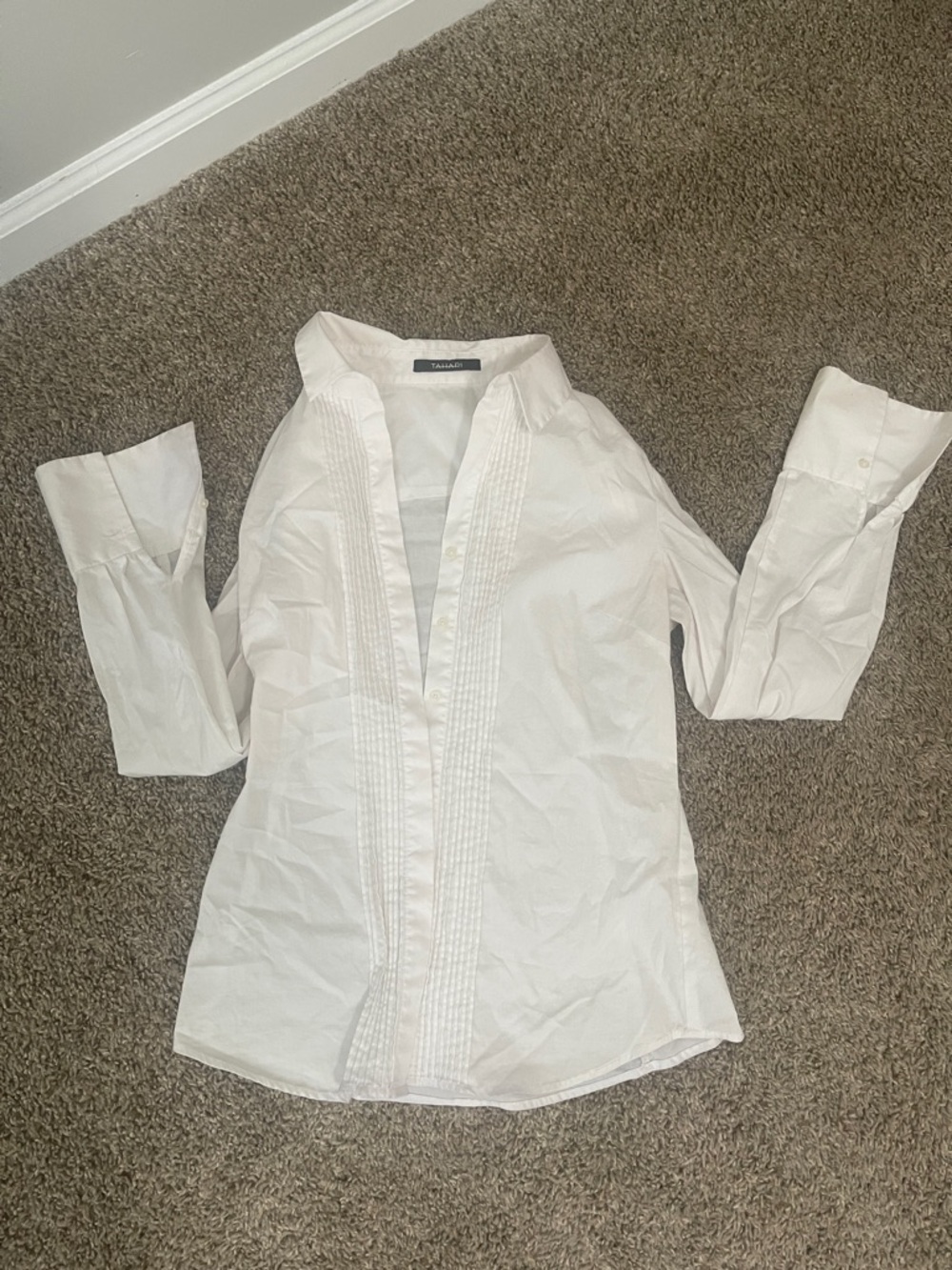 Woman’s Tahari White Blouse - Picture 5 of 13